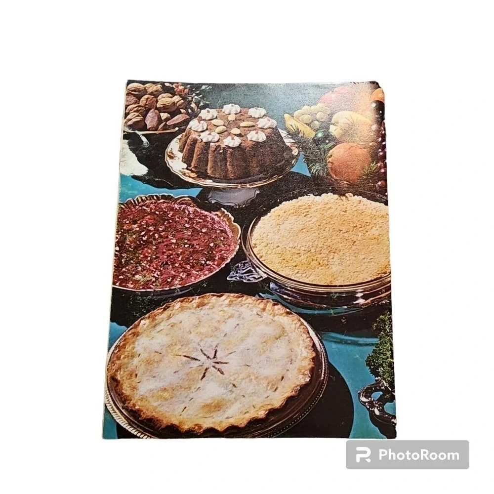 Festive Traditions 1969 Wisconsin Light & Power Company Cookbook Christmas
